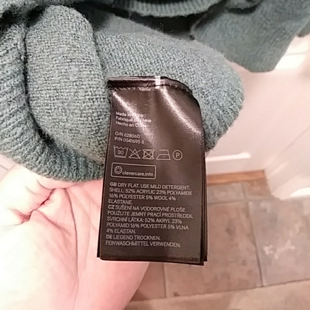 Sweater - Picture 4 of 4
